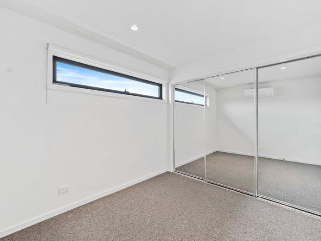 Convenient Clayton South Living