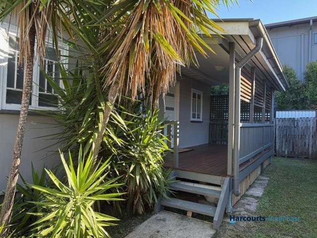 Convenient, Comfortable and Charming Welcome to 12 Jersey Street