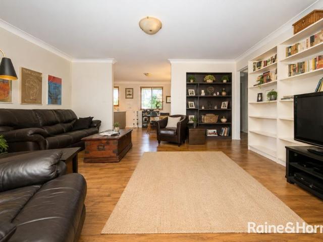 Convenient & Comfortable Duplex Close to Town