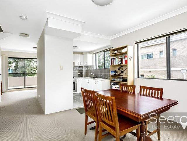 Convenient & Comfortable Living in a Prime Location, 5 mins Walking Distance to the Station and Market!
