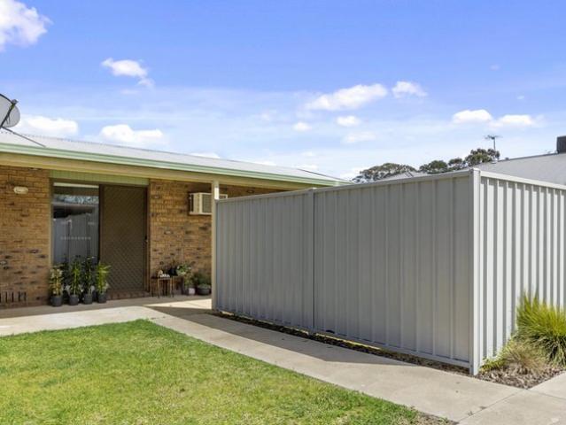 Convenient, Comfortable & Low Maintenance Living!