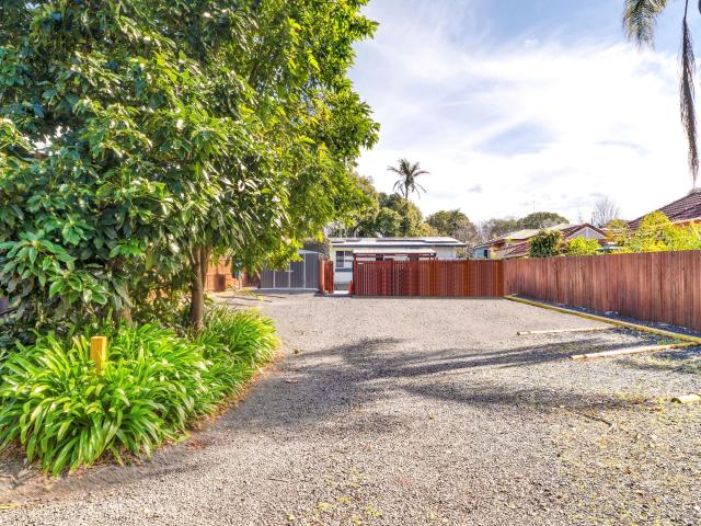Convenient, Comfortable & Secure Living Minutes from Toowoomba CBD – All Utilities Included!