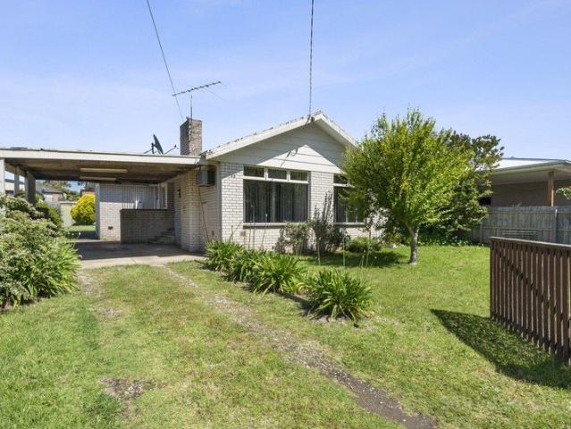 Convenient, Comfortable & Walk to Town & Beach