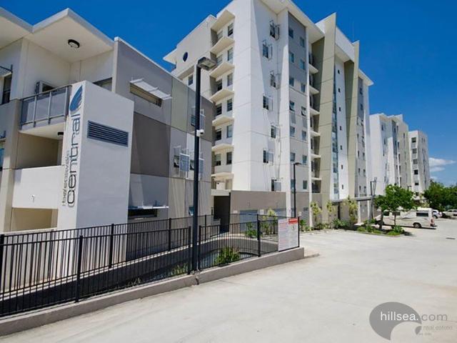 CONVENIENT, CONNECTED & AFFORDABLE 2 BEDROOM UNIT WALK TO WESTFIELD, TRAIN & TRAM