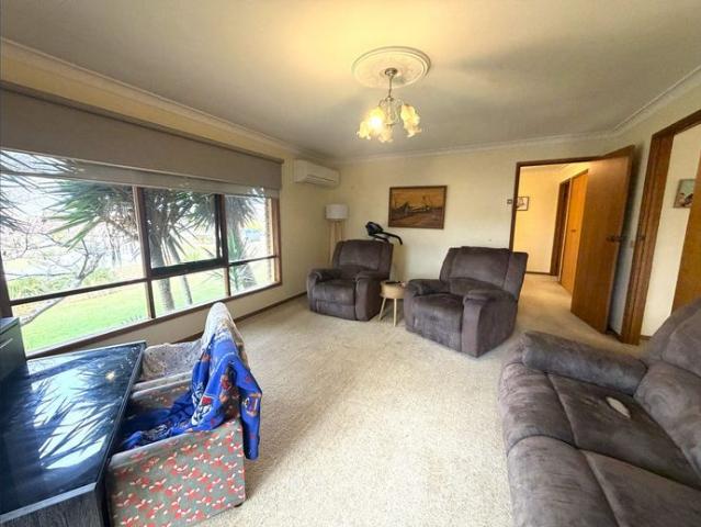 Convenient Court Living Close to Northpoint Shopping Centre