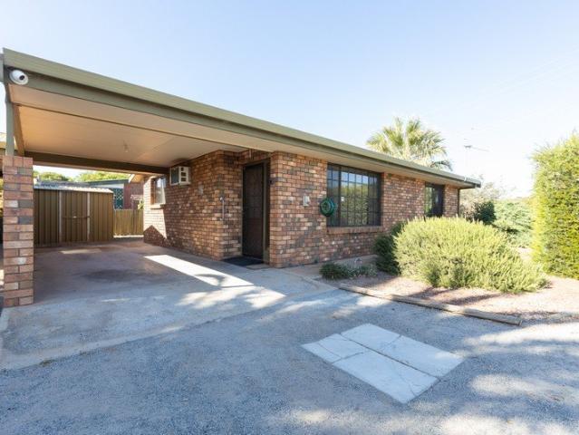 Convenient Courtyard Home