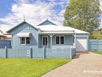 Convenient Douglas Gem with In Ground Pool
