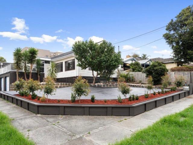 Convenient family friendly location close to all amenities
