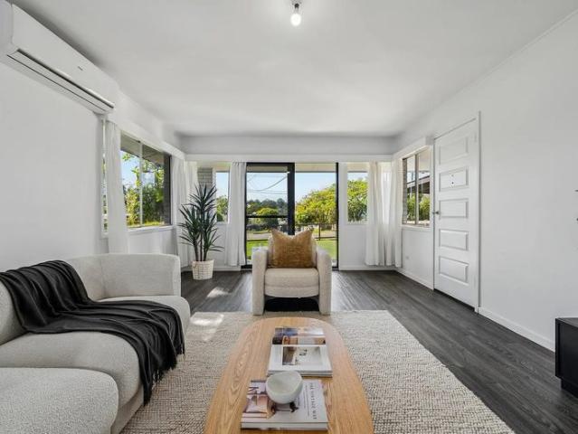 Convenient Family Home in a Quiet Leafy Suburb