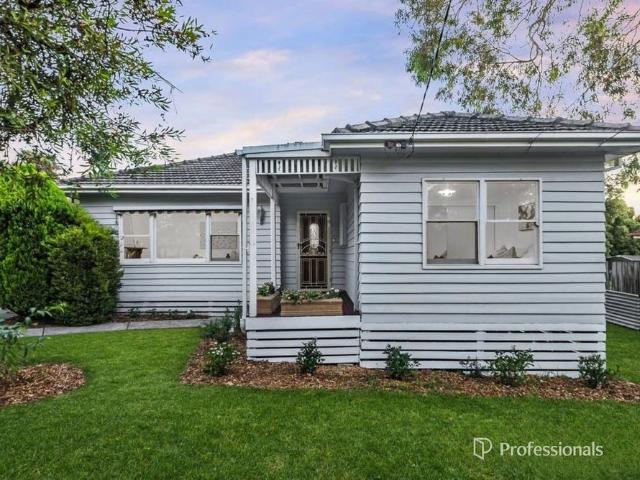 Convenient Family Home: 4 Bedrooms, 2 Living Areas and 1 Dining