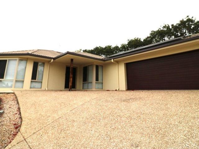 Convenient Family Living in a Highly Connected Eight Mile Plains Location