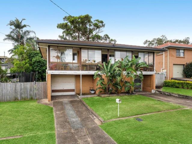Convenient Family Living in Quiet Wynnum West Location