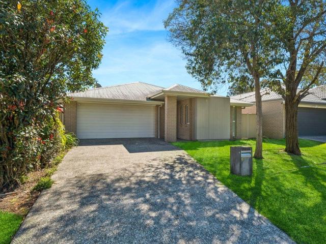 Convenient Family Living Opposite Peaceful Parkland