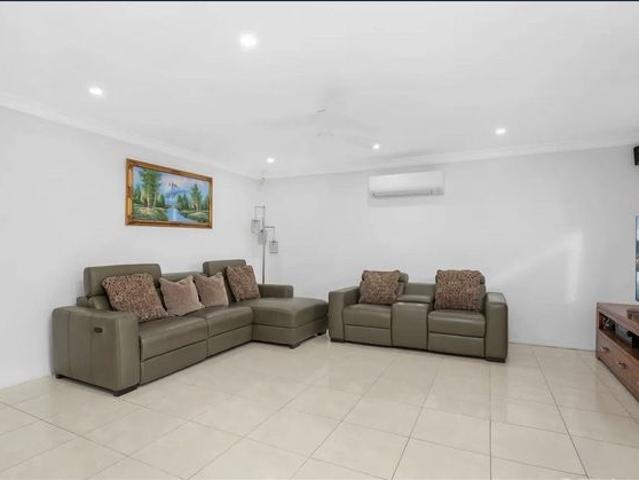 Convenient Family Living with Two kitchens in Glendenning!