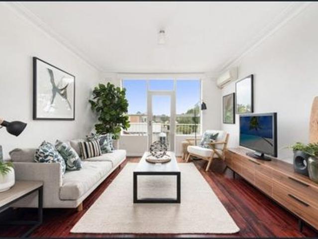 CONVENIENT FOOTSCRAY LIVING IN A FANTASTIC LOCATION
