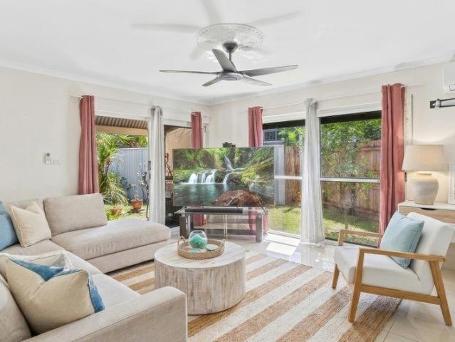 Convenient Freshwater Unit with Private Fenced Yard