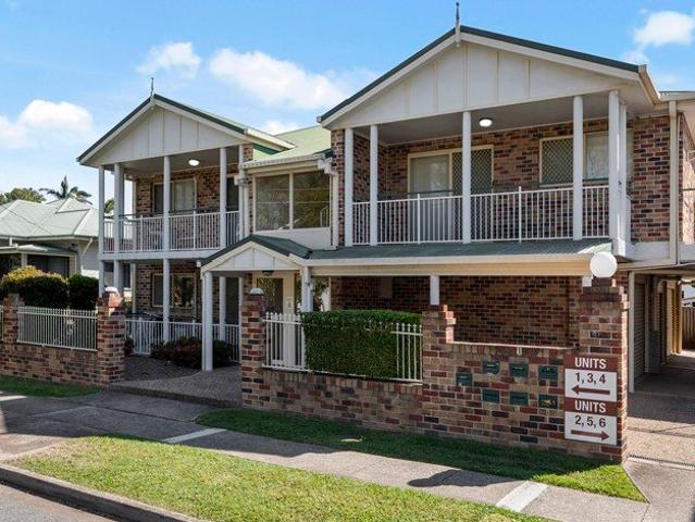 Convenient Greenslopes Living in a Well Connected Location
