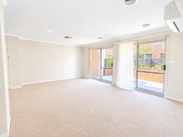 Convenient Ground Floor Unit in Kingswood