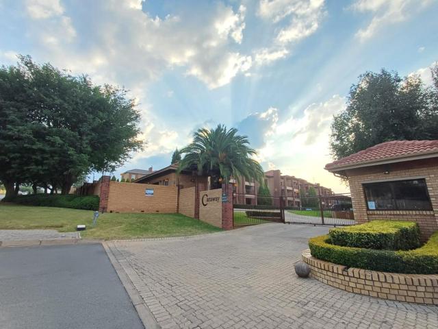 Convenient Ground Floor Living: 2 Bed Apartment with Braai Patio