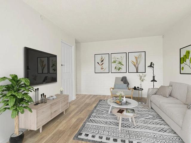 Convenient Ground Floor Living!