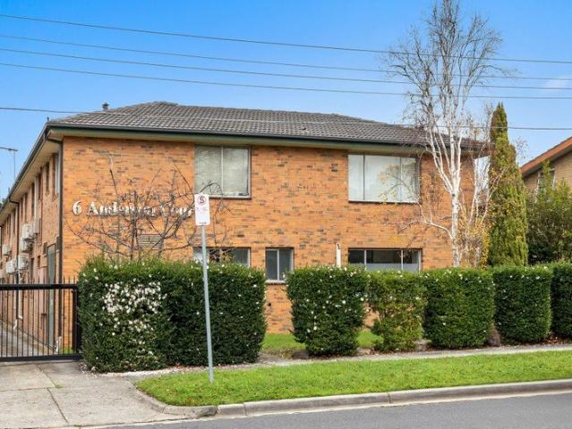 Convenient, Ground Floor Living in a Quiet Mentone Pocket