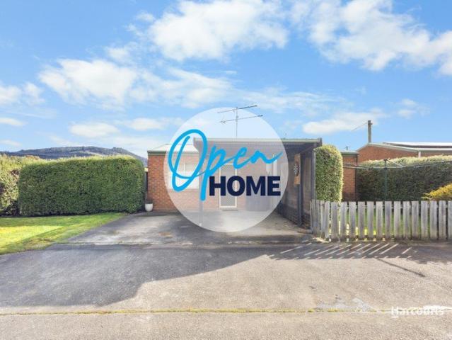 Convenient Huonville Living