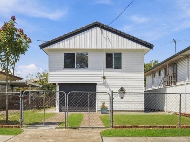 Convenient Highset Home in the Heart of Kuraby