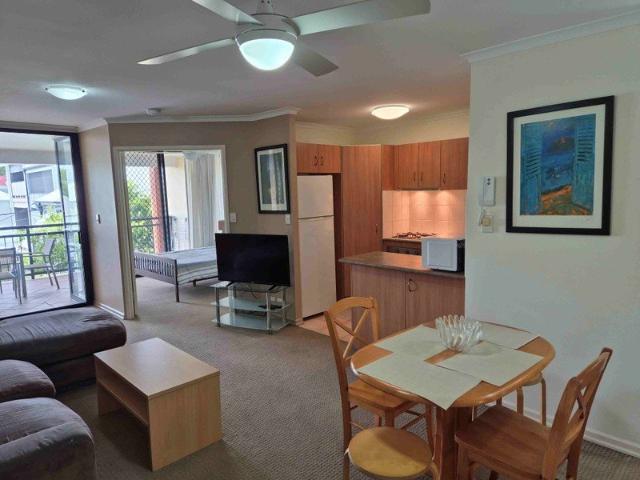 Convenient Inner City Living 2 Bed 1 Bath 1 Car Space Fully Furnished