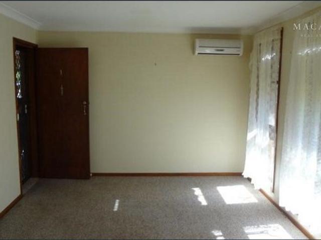 Convenient Kooringal Living