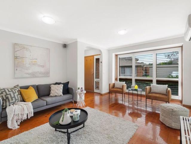 Convenient, Light Filled Home in Prime Ringwood East Location!