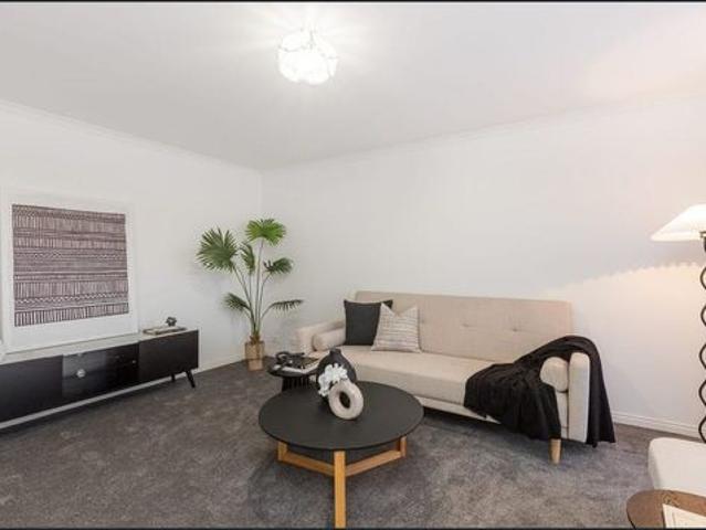 Convenient Lifestyle in a Well Presented Home