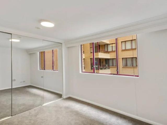 Convenient lifestyle living 1 bed/ 1bath/ 1Car space For Lease