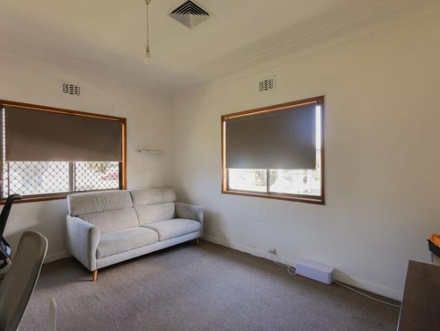 CONVENIENT LIVING WITH AMENITIES CLOSE BY
