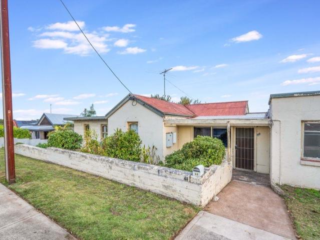 Convenient Living Close to Schools & Shops