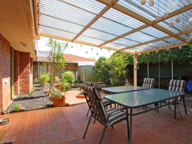Convenient Living in Willetton, Spacious 4x2, Well maintained!