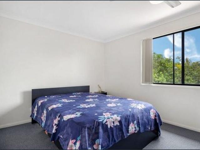 Convenient Living in a Prime Waterford West Location