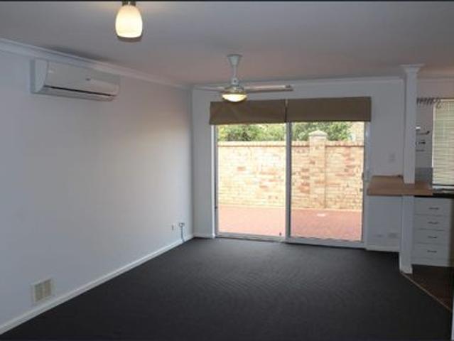 Convenient Living in Beaconsfield!