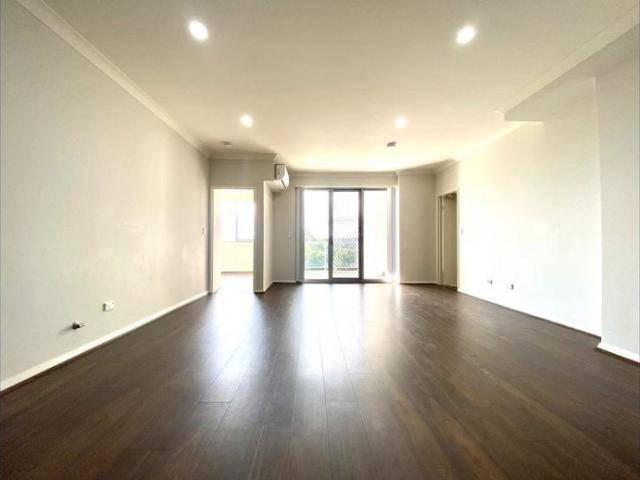 Convenient living in modern three bedrooms apartment minutes walk to Train Station!