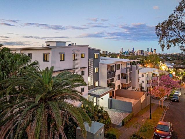 Convenient Living in Prime Taringa Location