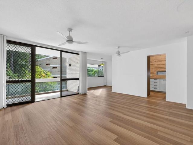 Convenient Living in Prime Broadbeach Waters Location