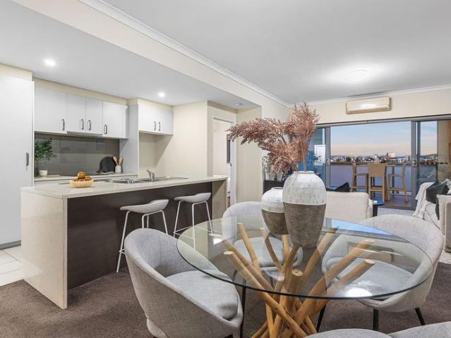 CONVENIENT LIVING ON BEAUFORT STREET 6 MONTH LEASE ONLY