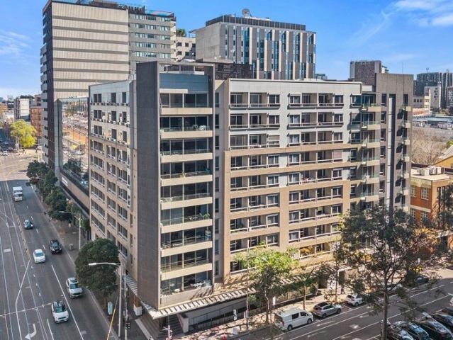 Convenient Living on Fringe of CBD