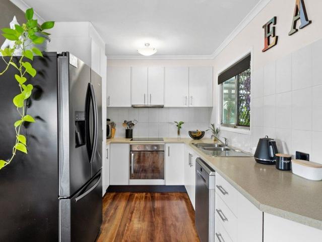 CONVENIENT LOCATED FAMILY HOME IN QUOTE CUL DE SAC