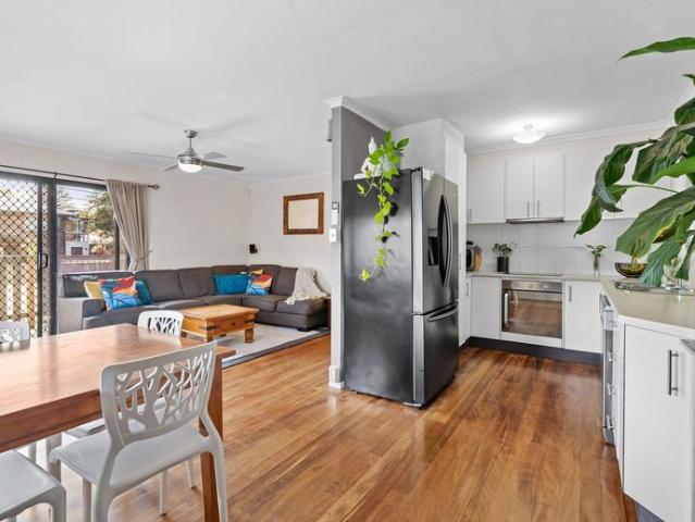 CONVENIENT LOCATED FAMILY HOME IN QUOTE CUL DE SAC