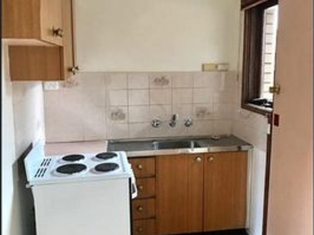 CONVENIENT LOCATION NEAT AND TIDY 1 BEDROOM UNIT