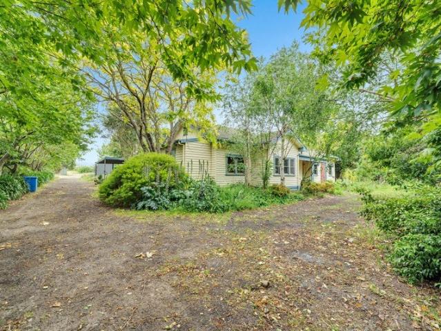 Convenient Location On A Massive Flat Block with Dam 9.2 Ha *Price Reduction
