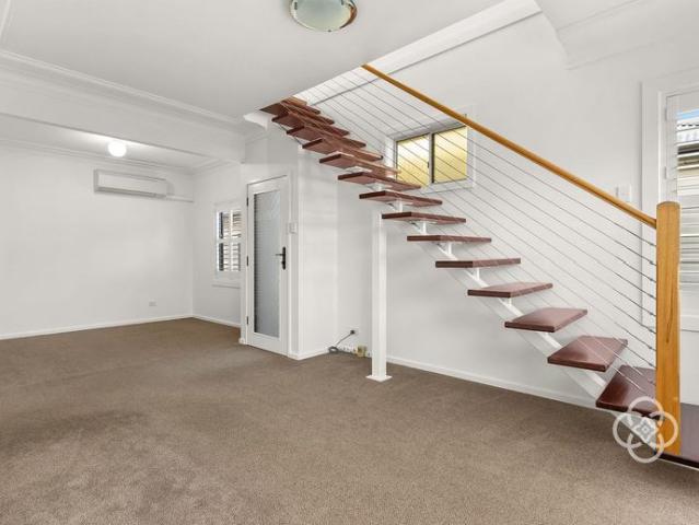 Convenient Location – Clean, Neat & Well Maintained Home