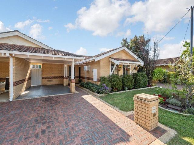 Convenient location close to Shops, Transport and Coast