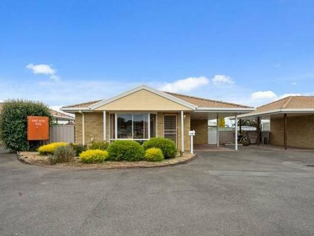 Convenient location great unit