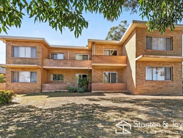 CONVENIENT LOCATION GROUND FLOOR ACCESS WITH ONLY FOUR STEPS!